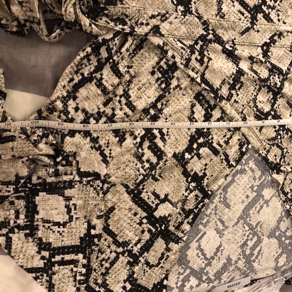 JustFab Soft Snakeskin Print Wrap Dress Size XXL (16-18) - Picture 13 of 14
